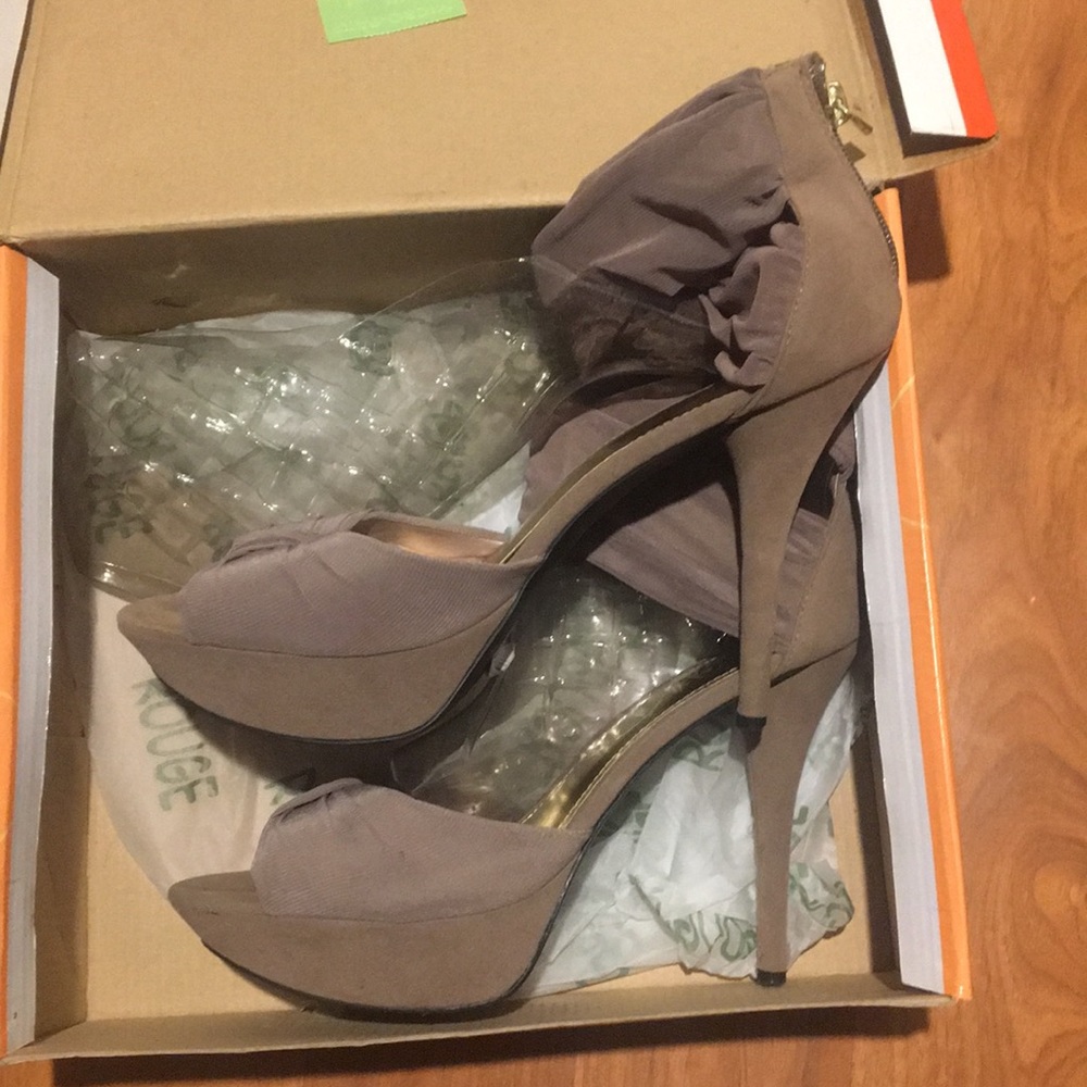 Shoe - Picture 3 of 4